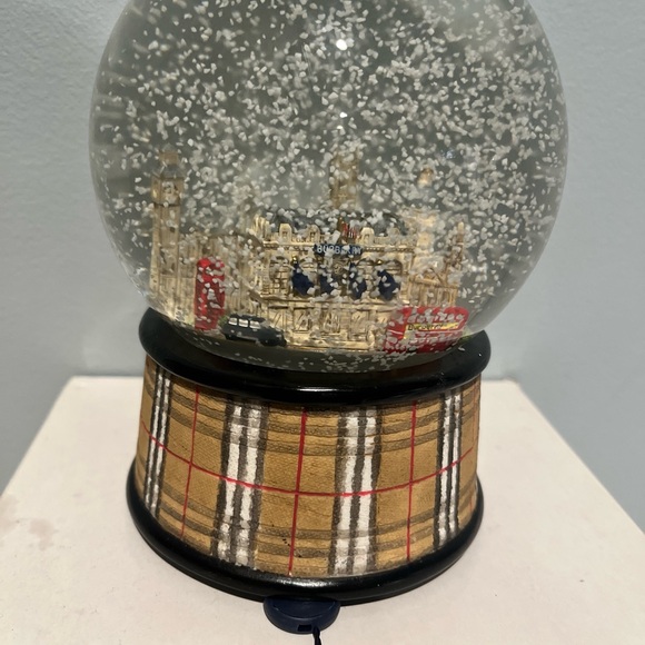 Rare Burberry vintage Musical Snow Globe NEW - Picture 5 of 8